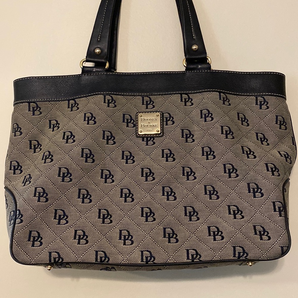 Dooney & Bourke Handbag (large) in good condition with zipper closure.